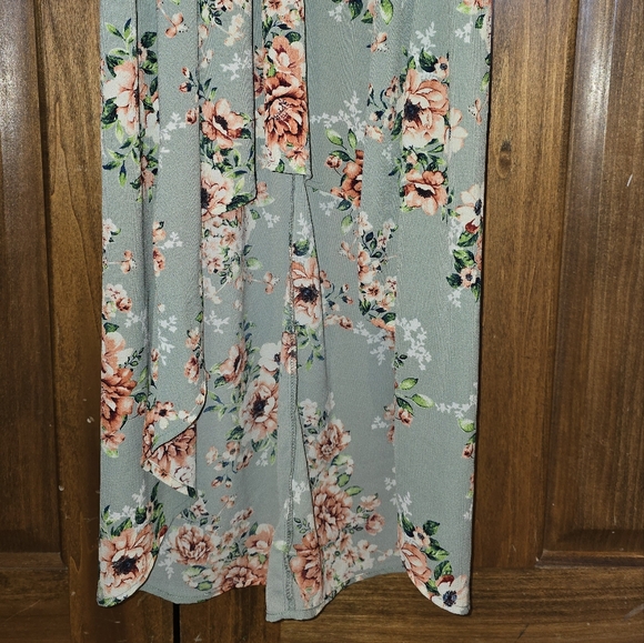STUNNING Boho Wrap Dress 🦋sleeves HiLo hem Surplice Neckline Belt,Sage w/🌸 - Picture 9 of 16